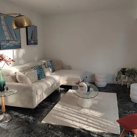 Semesterbostad Brand New 2-bedroom In With Ac And Sea View