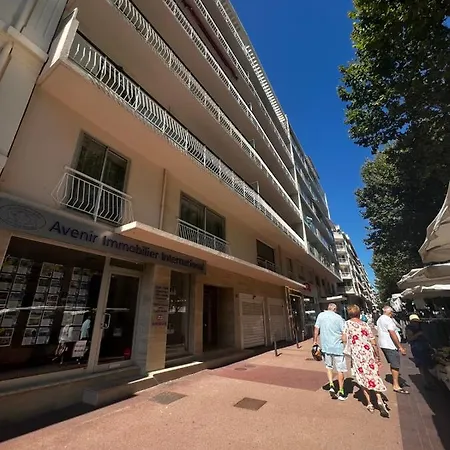 Semesterbostad Brand New 2-bedroom In With Ac And Sea View Antibes