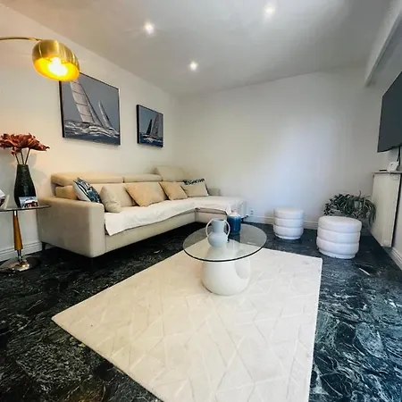 Semesterbostad Brand New 2-bedroom In With Ac And Sea View Antibes