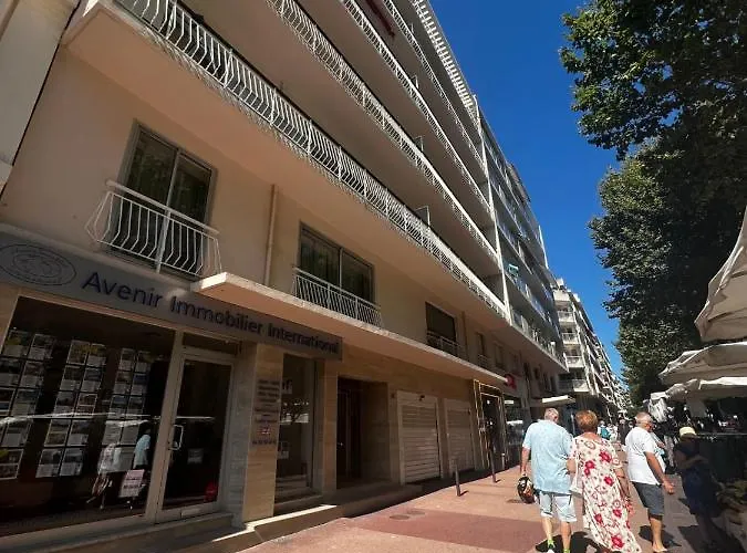 Prázdninový dům Brand New 2-bedroom In With Ac And Sea View Antibes