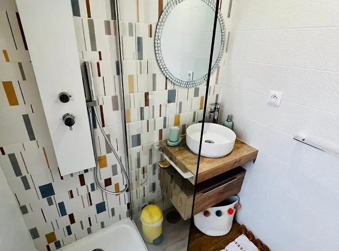 Brand New 2-bedroom In With Ac And Sea View *