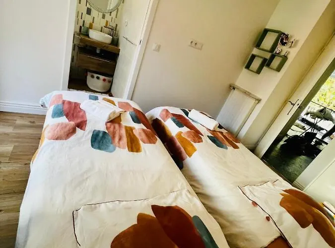 Brand New 2-bedroom In With Ac And Sea View بيت للعطل *